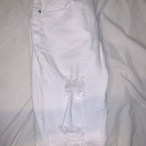 I’m selling these pair of white encore jeans